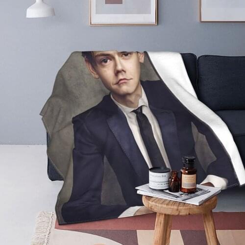 Thomas Sangster Blankets Fleece Spring Autumn Handsome Boy Actor Super Soft Throw Blankets for Bed Outdoor Bedding Throws
