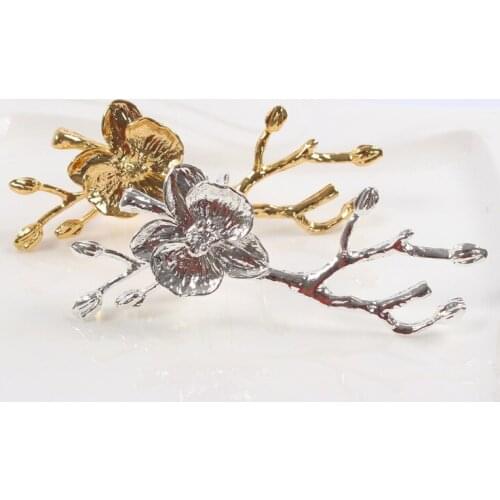 New Chinese creative plum blossom napkin buckle cloth ring model room table decoration wedding napkin ring