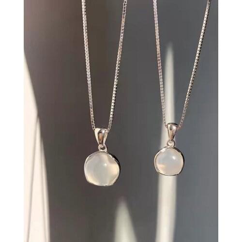 Luxury Silver Plated White Round Moonstone Pendant Necklaces Women Fashion Jewelry Choker Clavicle Chain Short Charm Necklace