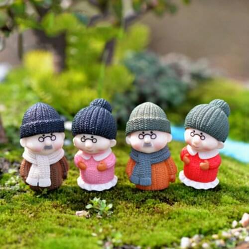 ZOCDOU 2 Pieces Kindly Grandma and Grandpa Old Man Small Statue Figurine Crafts Ornament Miniatures House Saudi Arabia DIY Decor