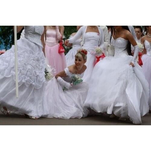 Fantastic Ball Gown Sweetheart Ruffle Satin Custom Made Wedding Gown Bridal Dresses 2022