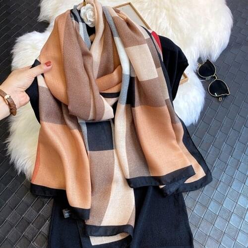 2020 Cotton Scarf for Women 2020 Luxury Plaid Hijab Shawls and Wraps Female Designer Bandana Pashmina Blanket Wrap Stole