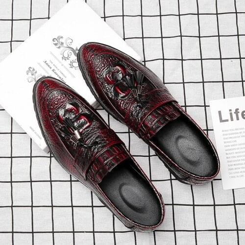 Yomior New Crocodile Slip-On British Men Casual Shoes Formal Dress Leather Loafers Business Tassel Wedding Oxfords Wedge Luxury