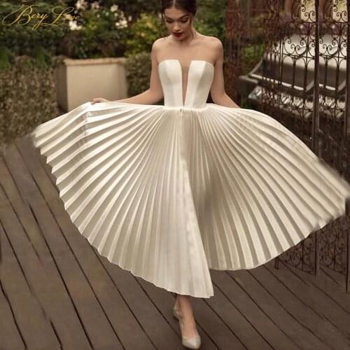 BeryLove Sexy White Short Wedding Dress 2020 Crumpled Skirt Keyhole Bust Ivory Wedding Gown Beach Tea Length Women Bridal Dress