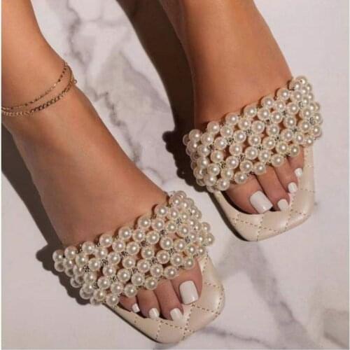 2021 New Women Pearl Beach Shoes Flat Woman Sandals String Bead Summer Woman Shoes Lady Fashion Slippers Cute Designer Slides