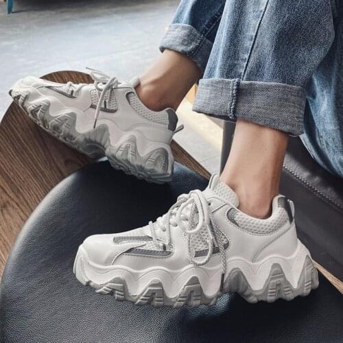 Fashionable mens casual shoes breathable and comfortable mens running shoes wear non-slip lace trend new luminous shoes R13-33