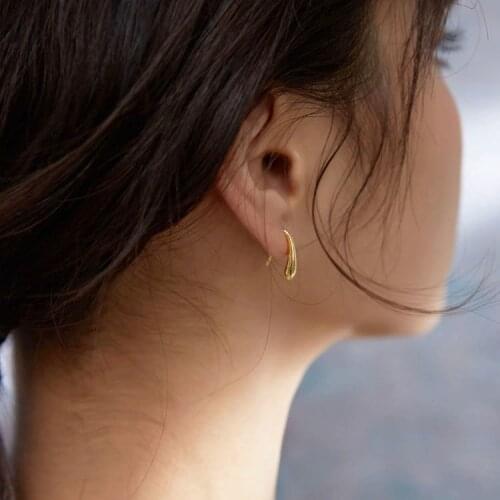 Exquisite Korean Fashion Piercing Drop Water Gold Minimalist Earrings For Women New Fashion Jewelry Wholesale Free Shipping