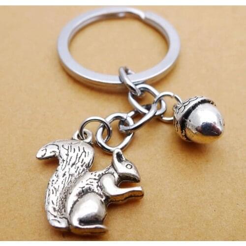 Fashionable 30mm Keychain Keychain Jewelry Silver Squirrel Love Pine Cone Dream Pendant