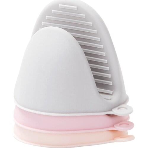 There is a pair in a bag！microwave oven baking heat insulation kitchen thickened silicone heat resistant gloves