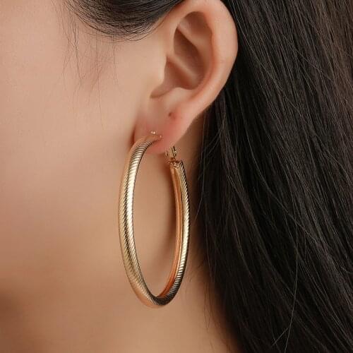Silver Plated Golden Threaded Metallic Geometry Roundness Convex-concave Simple Alloy Clips Circles Hoop Earrings for Women