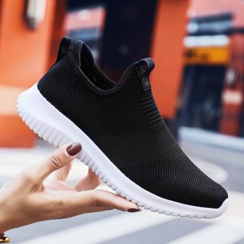 Womens Slip-on Running Shoes Sports Shoes Breathable Mesh Couple Running Shoes Sports Shoes New 2021
