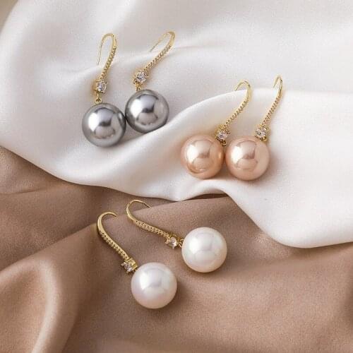 Wholesale New French Romantic Pearl Pendant Earrings for Woman Fashion Classic Jewelry Girls Unusual Luxury Party Earrings