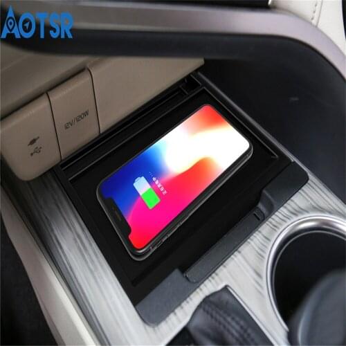 Aotsr QI Wireless Car Charger For Toyota Camry 2016-2018 Intelligent Infrared Wireless Charging Car Phone Holder for iPhone