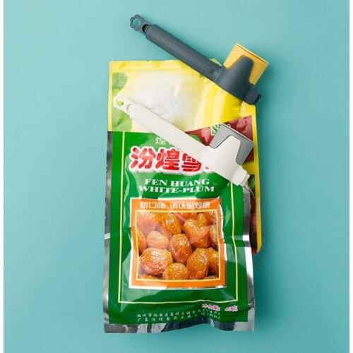 Creative Bag Clip Snack Fresh Food Storage Sealing Kitchen Mini Vacuum Sealer Reuseable Food Clip With A Cap Type Spray Nozzle