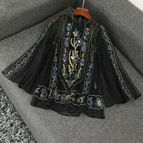 VERDEJULIAY Womens Black Shirts