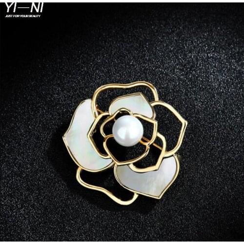 Shell Camellia hollow Pearl Brooch Classic accessories of high grade clothing