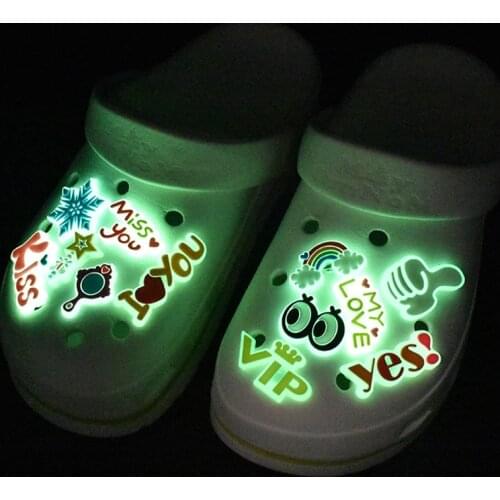 1PCS Fluorescent Cartoons Shoe Charms Soft PVC jibz for Accessories Luminous Shoes accesories Kid hole Shoe Buckle charms desig