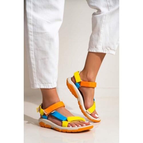 BEYOND Fashion Footwear