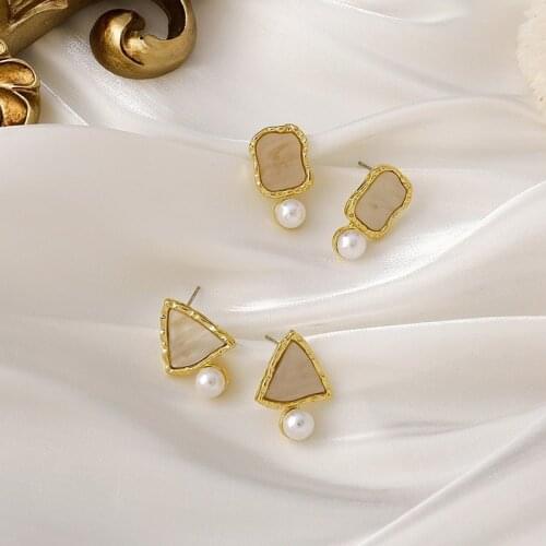 U-Magical Fashion Vintage Geometrical Triangle Shell Dangle Earrings for Women Exquisite Imitation Pearl Metal Earrings Jewelry