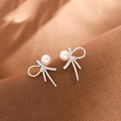 2020 Korean New Simple Geometry Earrings Fashion Temperament Sweet Pearl Flower Earrings Female Jewelry dainty 925 earrings