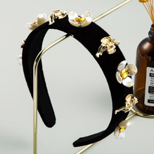 Classic Baroque Pearl Flower Crystal Headband Womens Artificial Gold Goddess Statue Velvet Hair Band Party Hair Accessories