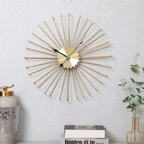 Nordic golden wrought iron wall clock, creative flower decoration clock, simple and silent living room dining room wall clock