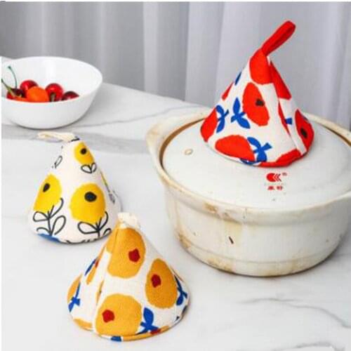 Kitchen Accessories Anti-scalding Triangle Cute Fabric Quilted Cooking Gloves Baking Tools