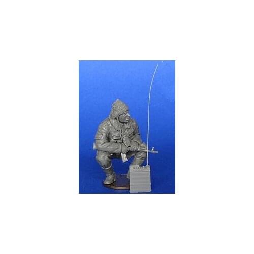 1/35 scale miniatures Modern Russian Signal Corps (including radio) Resin Model Kit figure Free Shipping