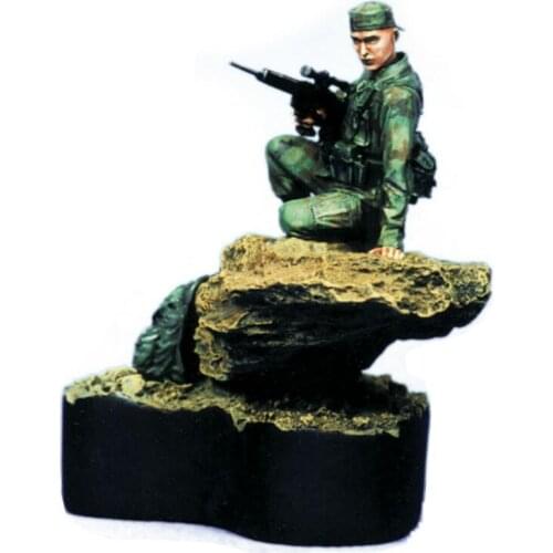 1/35 Assembly Resin Figure kit U.S Soldier Sitting contain base