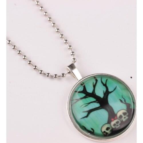 2019 New Personality Exaggeration Round Luminous Pendant Necklace Women Men Glow In The Dark Necklace Fashion Halloween Jewelry