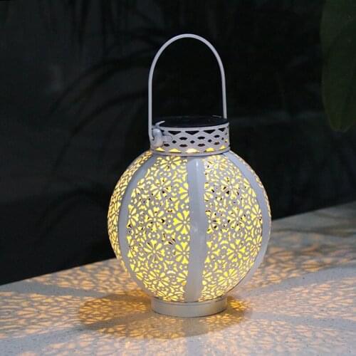 Hanging Solar Lanterns Retro Solar Lights Outdoor with Handle, Outdoor Solar Garden Lights Metal Waterproof Decorative