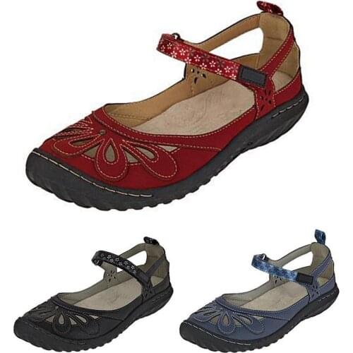 Women floral hollow sandals flat Boat shoes Old woman Non-slip fairy tale shoes Breathable Thick soft bottom Ankle-Wrap sandals