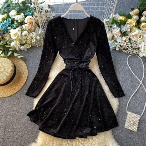 Hepburn little black 2021 autumn new style very fairy French niche retro velvet bright silk cold wind dress
