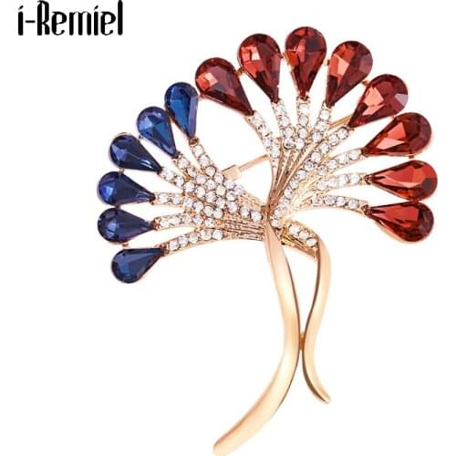 Elegant Korean Ginkgo Leaf Brooch Luxury Jewelry for Women Simple Anti-Exposure Coat Pin Crystal Rhinestone Clothes Accessories