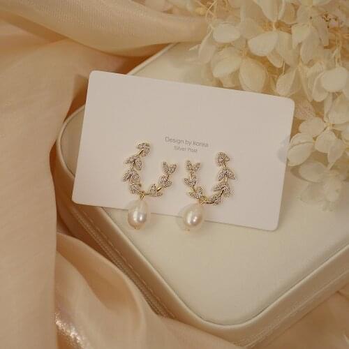 New Design Fashion Korea Jewelery Crystal Leaves Stud Earrings for Woman Holiday Party Exquisite Pearl Earring