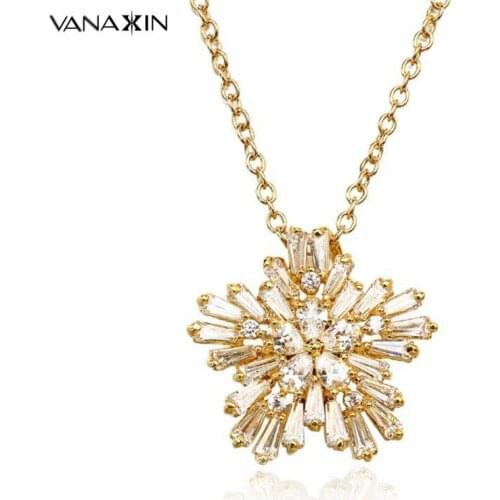 AAA Zircon Snowflake Pendant Necklace for Women Charm Chain Gold Color Fashion Pendant Female Trendy Necklaces Gift Box