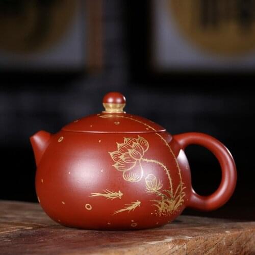 Sand teapot and a famous worker in the country, made all the traveling gifts of lotus purple sand teapot by hand