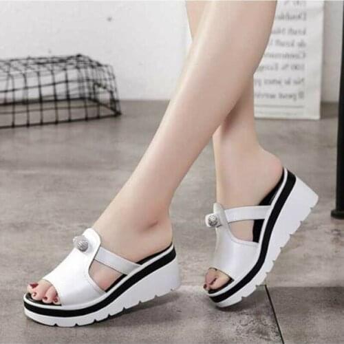 2020 NEW Womens Fashion Pearl Slippers Genuine Leather Summer Shoes Woman Female Slides Solid Women Flip Flops Outside Shoe W2