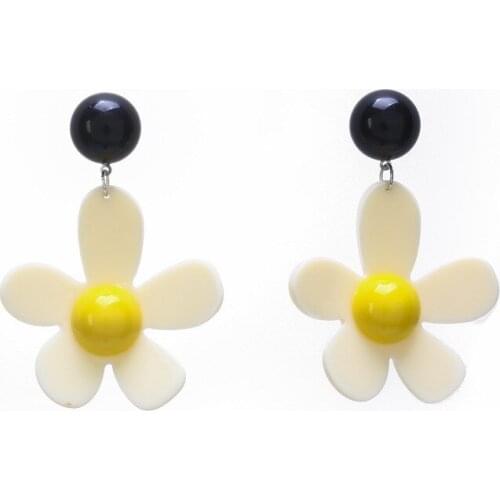 Cute Beige Red Acrylic Flowers Earrings for Womens Trendy Acetate Plant Drop Earring Fashion Jewelry Trendy Summer Accessories