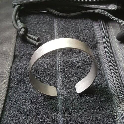 Titanium EDC Bracelet Multi Tool Outdoor Simplistic Mens and Womens Decorate Metal Bracelet Laser Engraving