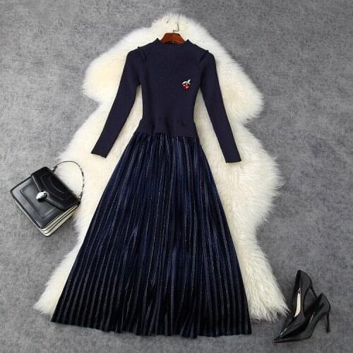 European and American womens wear 2020 winter new style Cherry brooch with seven-minute sleeves Fashion knitted pleated dress