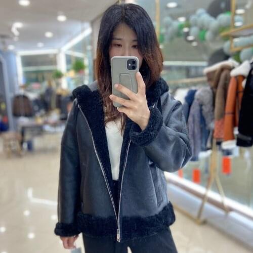 Winter Sheepskin Coat Women Hooded Fur Jacket Fashion Casual Shearling Outwear Genuine Wool Overcoat High Quality