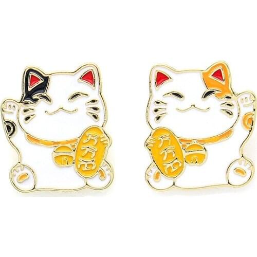 Fashion cute lucky Cat Emamel Metal Brooches Coat Bag Badges Lapel Pins For Women Kids Children Christmas Gift