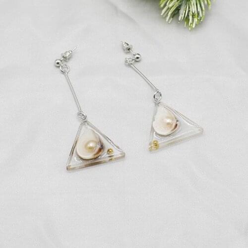 Korean fashion temperament transparent resin triangle natural shell pearl earrings ladies long tassel ear clips
