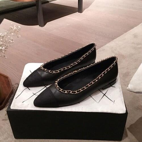 Spring 2020 web celebrity the same metal chain with low heel and pointed tip matching color leather single shoe woman