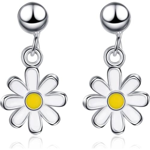 Delicate Sunflower Little Daisy Studs Sweet Small Short Womens Earpieces Flower Earrings Sakura Card Captor Za Women