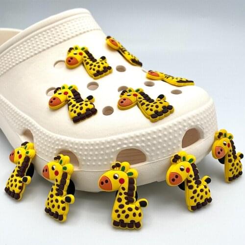 Cute Giraffe Animal Pattern PVC Shoe Flower Badge JIBZ Shoe Charms DIY Decoration Fit For Children Croc Clog Buckles Accessories