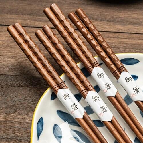 Pointed chopsticks home wooden chopsticks high-grade chopsticks Japan sushi chopsticks non-slip solid wood craft chopsticks set