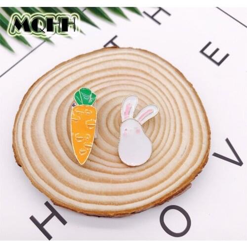 Creative Cartoon Animal White Rabbit Carrot Brooch Alloy Badge Shirt Bag Pin Cute Accessories Woman Jewelry Gift For Kid