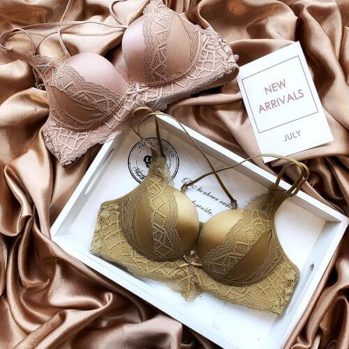 The new sexy female sense of the temptation to gather a small breast bra under the care of lace underwear thick cup bra set